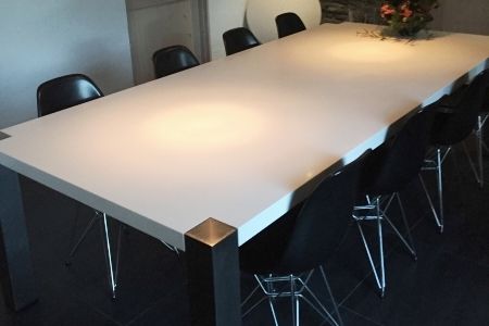 Spisebord 60mm Corian bordplade med integrerede stålben