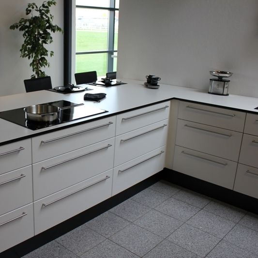 Hvid kompaktlaminat med sort kerne 